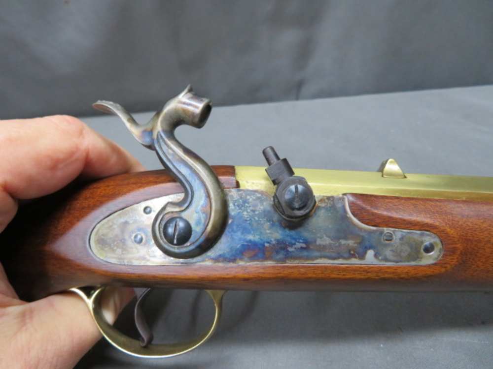 CASED PAIR OF PEDERSOLI REPRODUCTION KENTUCKY STYLE .44 PERCUSSION PISTOLS-img-38
