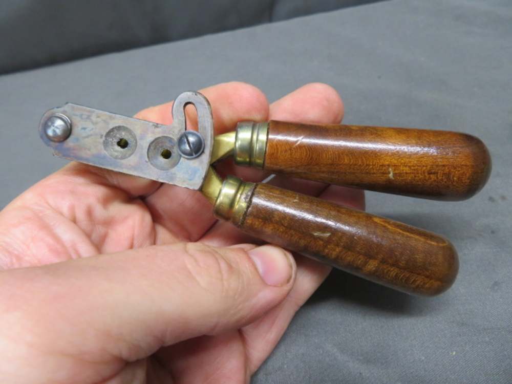 CASED PAIR OF PEDERSOLI REPRODUCTION KENTUCKY STYLE .44 PERCUSSION PISTOLS-img-7