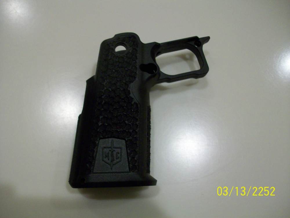 Grip STIPPLING SERVICE ONLY-NO PARTS INCLUDED.-img-0