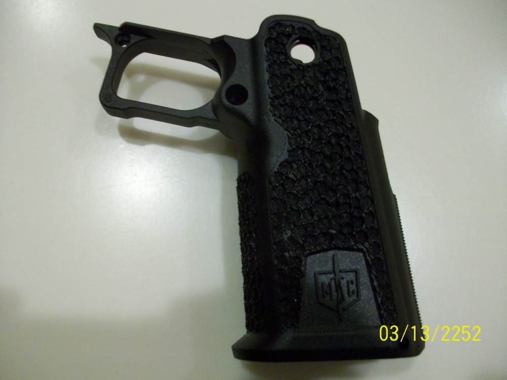 Grip STIPPLING SERVICE ONLY-NO PARTS INCLUDED.-img-1