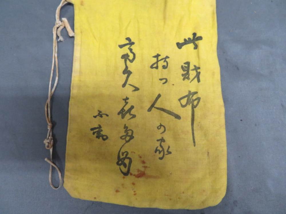 WWII JAPANESE SOLDIER’S PERSONAL ITEMS BAG-ORIGINAL-NICE KANJI MARKINGS-img-3