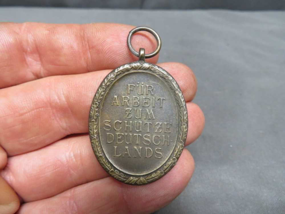 WWII GERMAN WEST WALL MEDAL W/ ENVELOPE-ORIGINAL-EXCELLENT-img-2