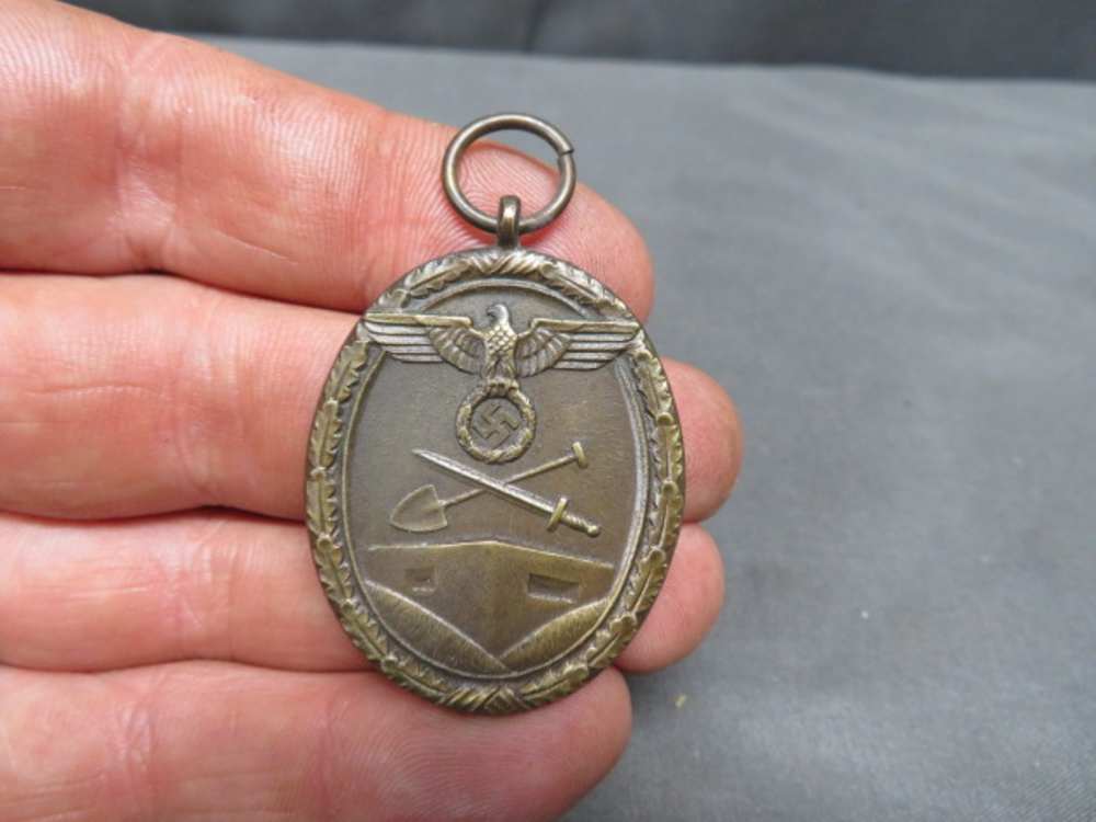 WWII GERMAN WEST WALL MEDAL W/ ENVELOPE-ORIGINAL-EXCELLENT-img-1