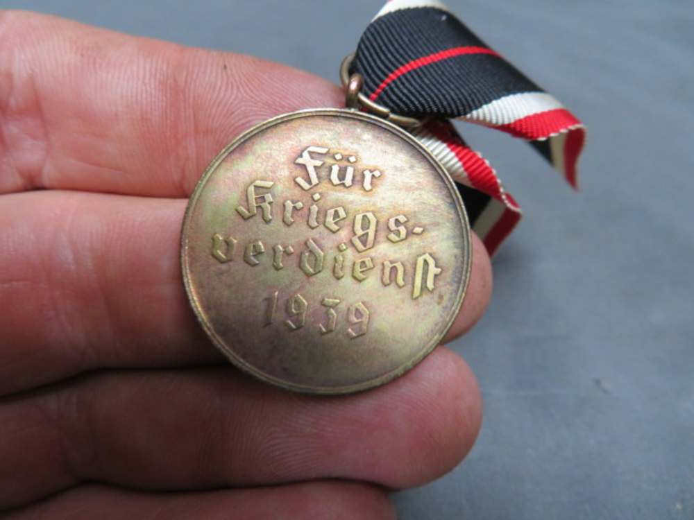 WWII GERMAN WAR MERIT MEDAL-ORIGINAL-ATTRACTIVE PATINA-img-4