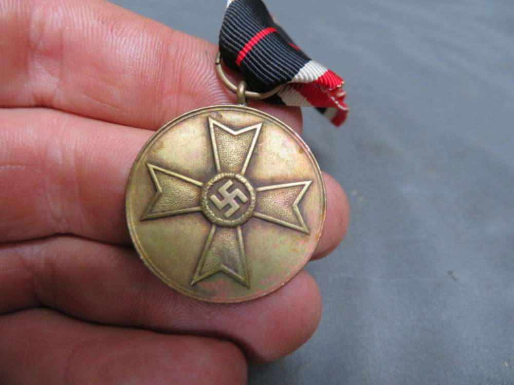 WWII GERMAN WAR MERIT MEDAL-ORIGINAL-ATTRACTIVE PATINA-img-1