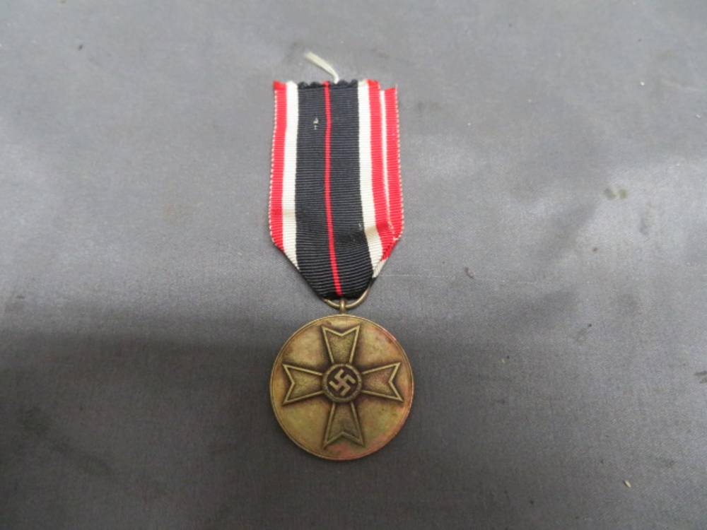 WWII GERMAN WAR MERIT MEDAL-ORIGINAL-ATTRACTIVE PATINA-img-0