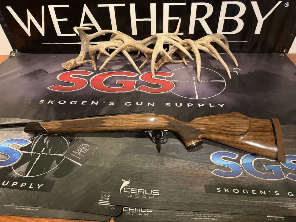 Weatherby Mark V Deluxe 240 WBY Serial # WY048897-img-1