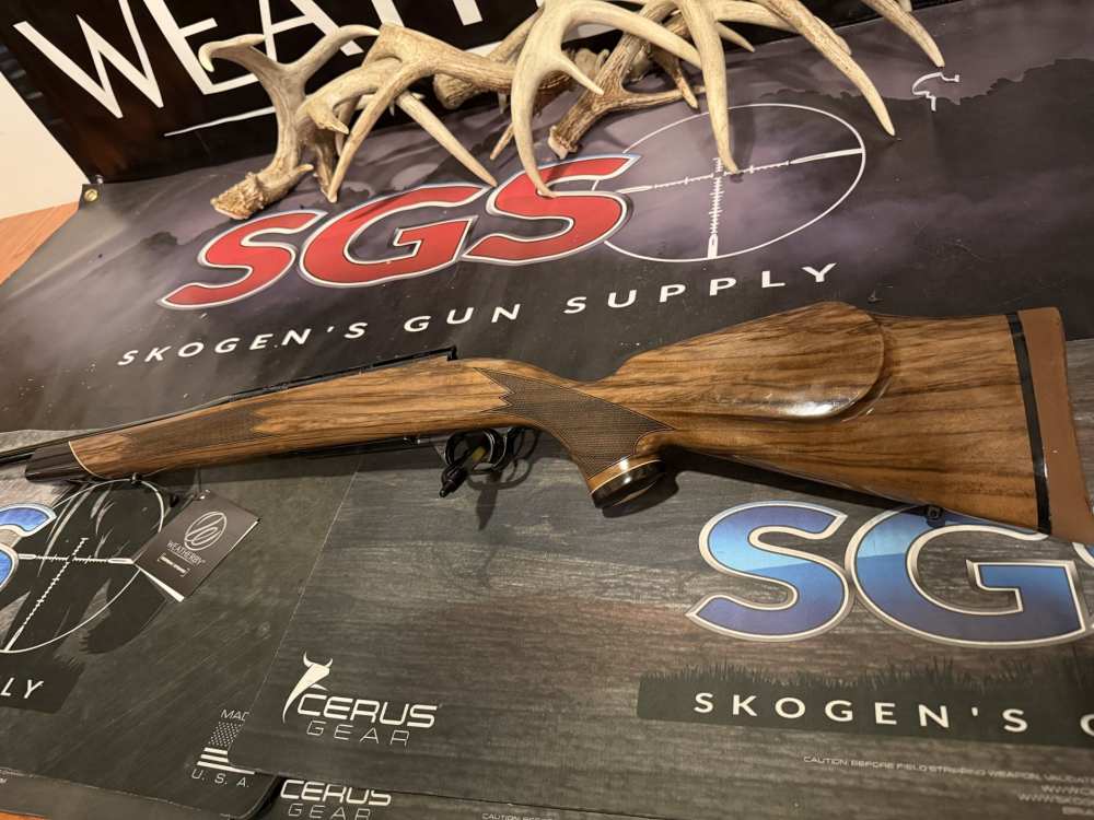 Weatherby Mark V Deluxe 240 WBY Serial # WY048897-img-0