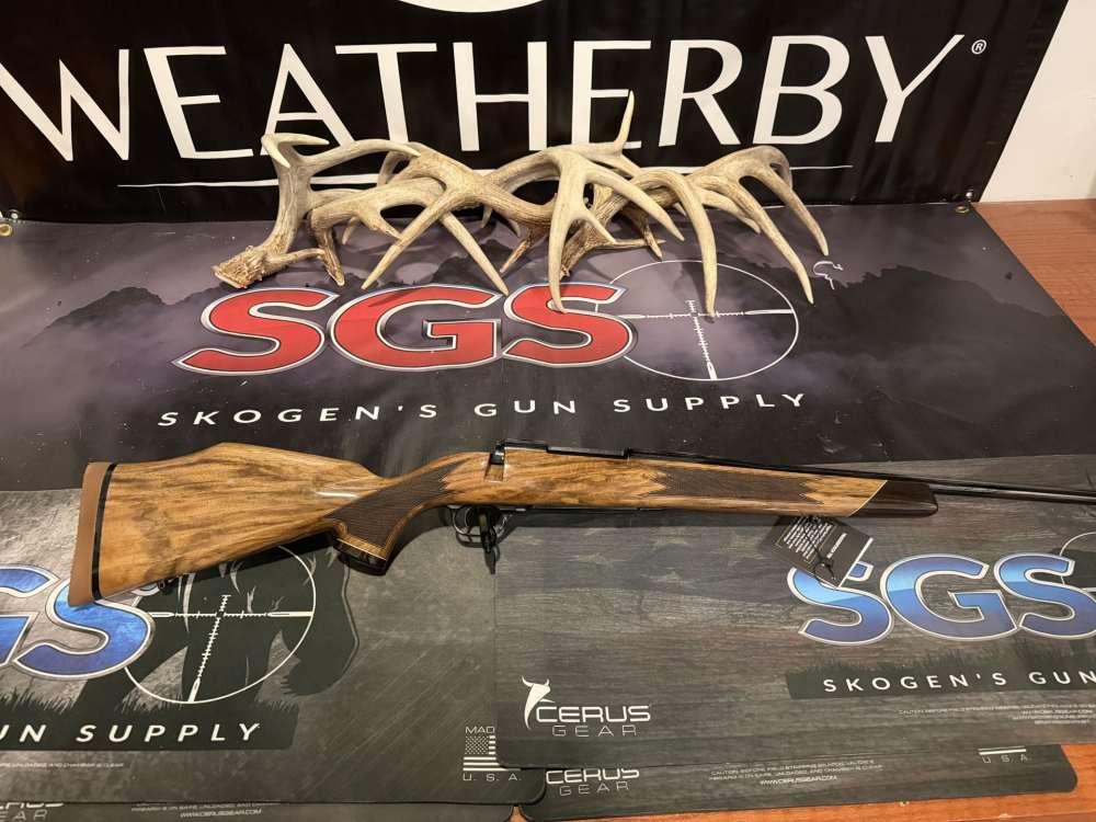 Weatherby Mark V Deluxe 25 Creedmoor - Serial # WY048665-img-3