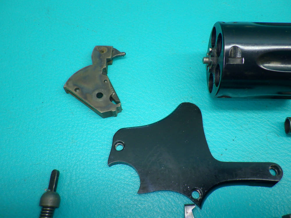 S&W Model 37 Chiefs Special Airweight 2"blue revolver Repair Parts-img-1