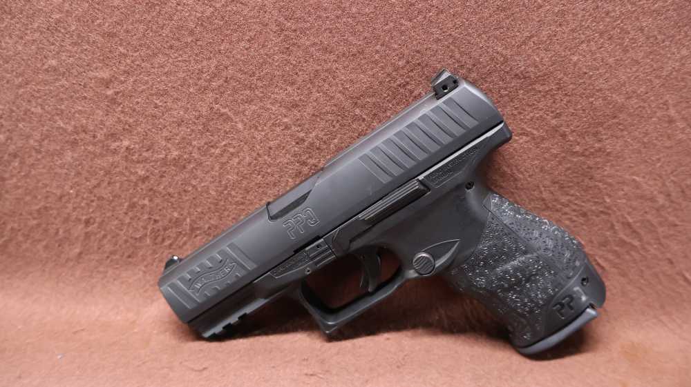 Walther PPQ 9 mm Semi 3.75" BRL 2x 15 Rd Mags EXC Bore-img-8