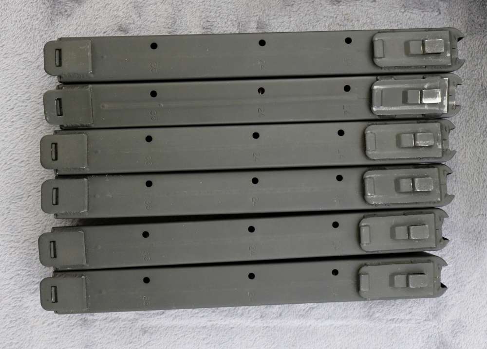 Fine Smith & Wesson Model 76 9mm submachinegun with 7 mags-img-36