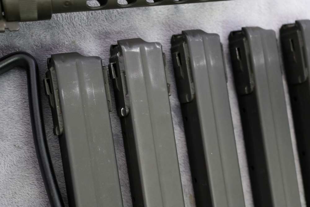 Fine Smith & Wesson Model 76 9mm submachinegun with 7 mags-img-29