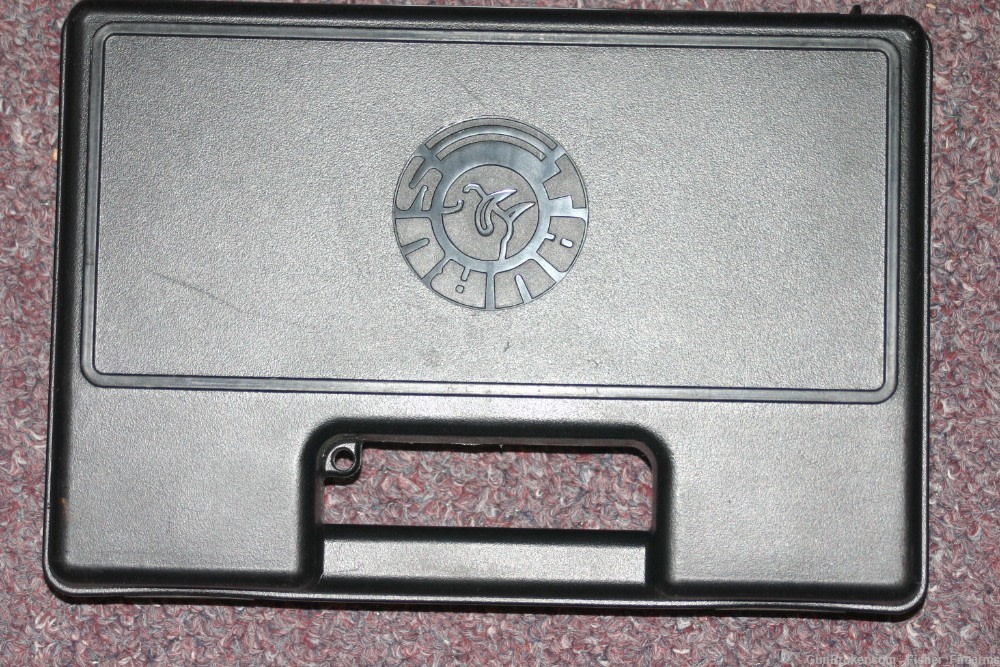 Taurus PT-22 .22 LR  with two magazines and a case  Good Condition-img-8