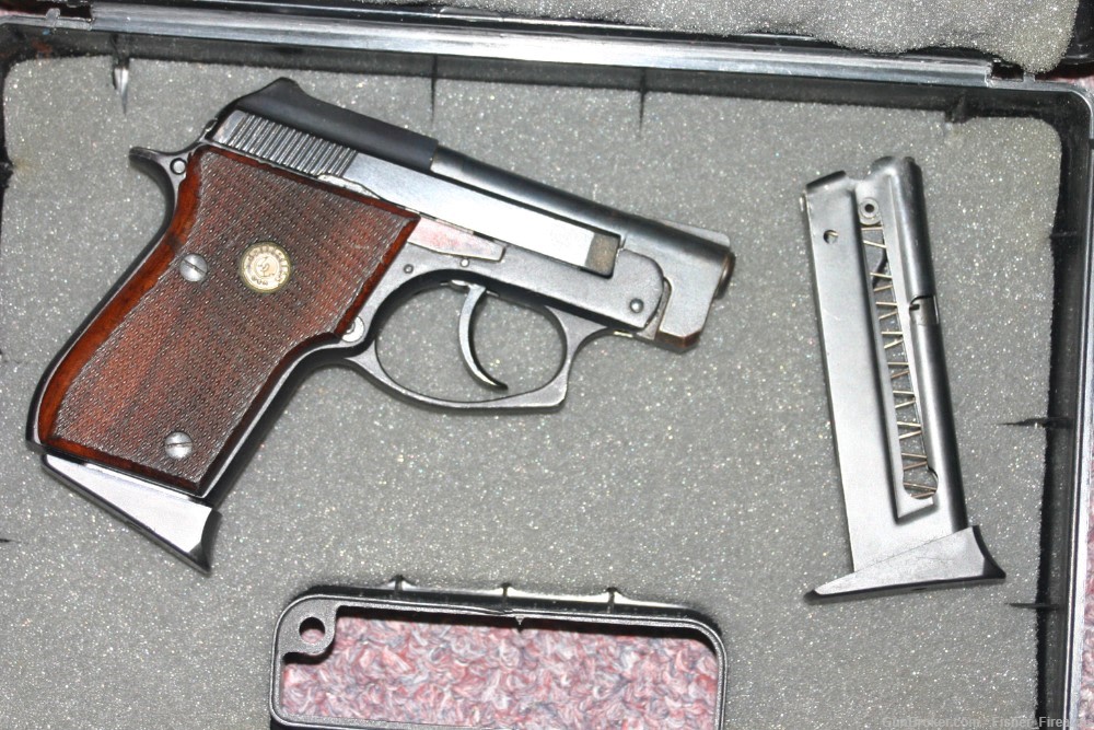 Taurus PT-22 .22 LR  with two magazines and a case  Good Condition-img-7