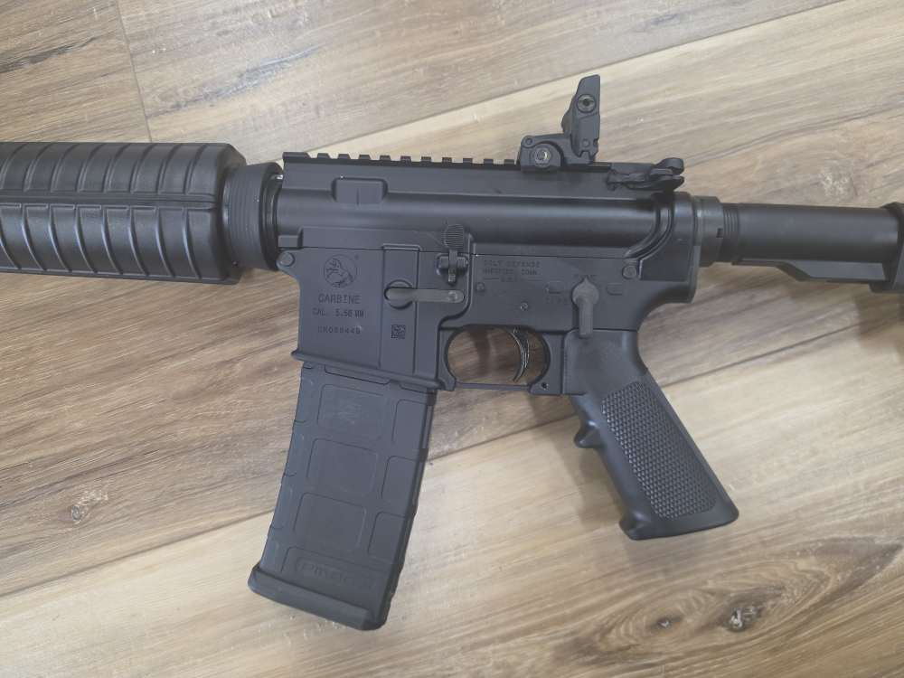 Colt AR-15 Carbine 5.56 NATO — 16" Barrel — 30-Round Magazine-img-1