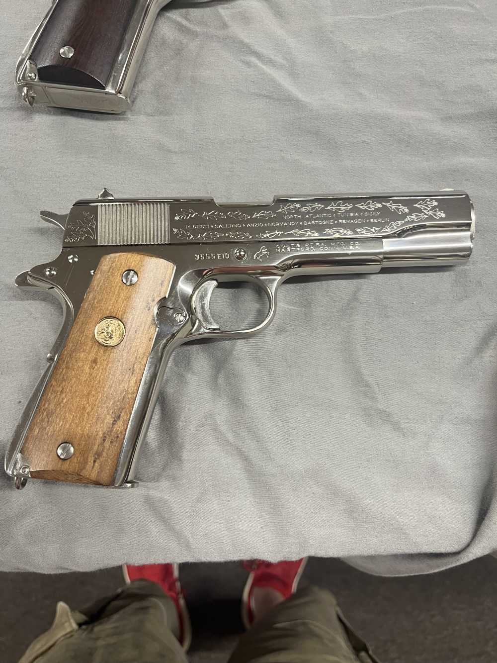 Colt World War Commemorative 1911 6 Gun set-img-13