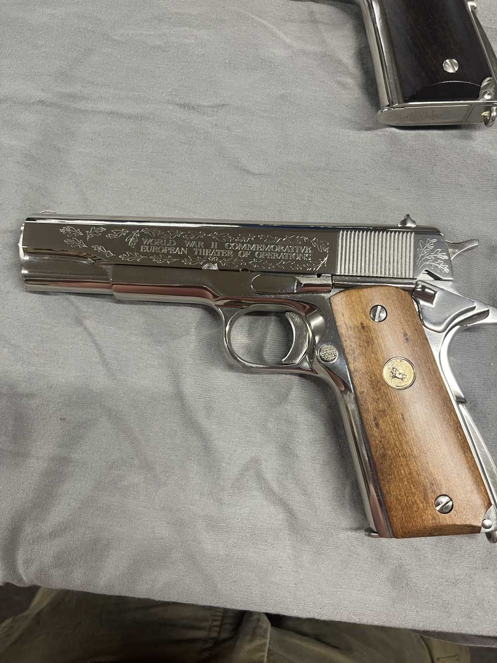 Colt World War Commemorative 1911 6 Gun set-img-2