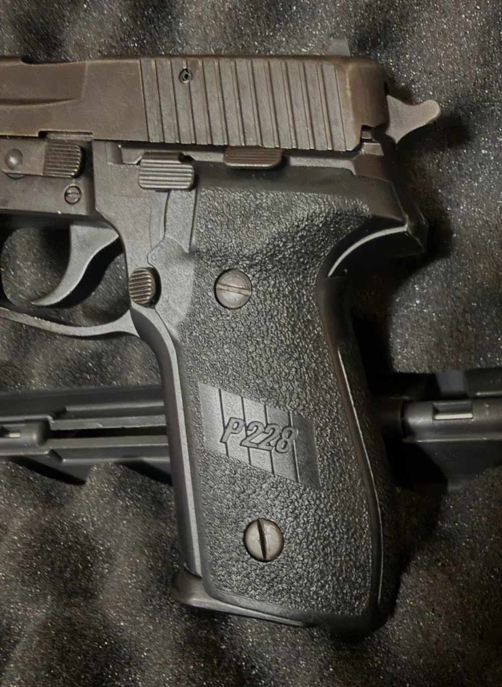 German Sig-Sauer P228 9mm Para Semi-Auto Pistol, Mfd: 1998-img-4