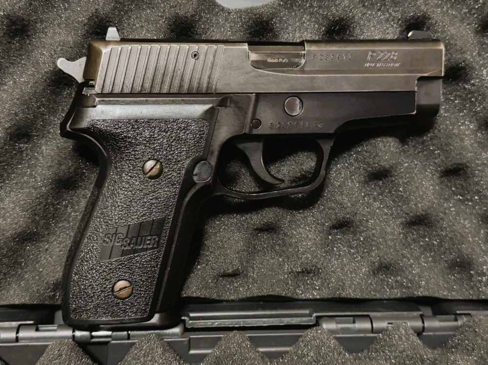 German Sig-Sauer P228 9mm Para Semi-Auto Pistol, Mfd: 1998-img-0