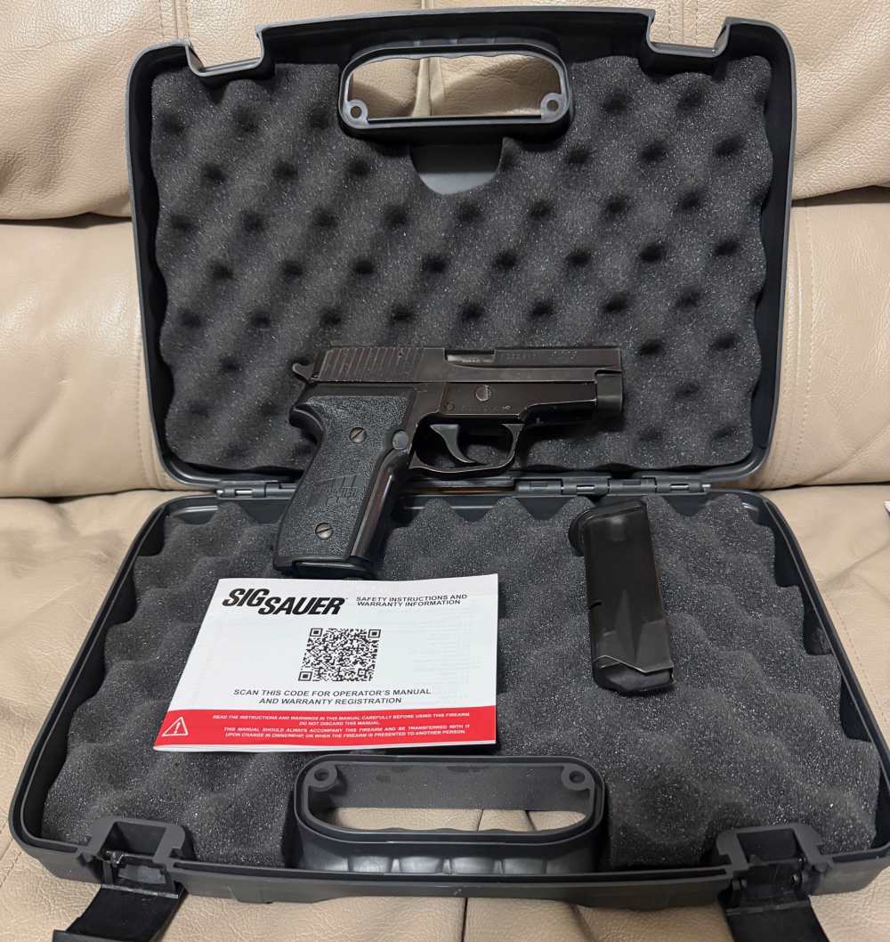German Sig-Sauer P228 9mm Para Semi-Auto Pistol, Mfd: 1998-img-2