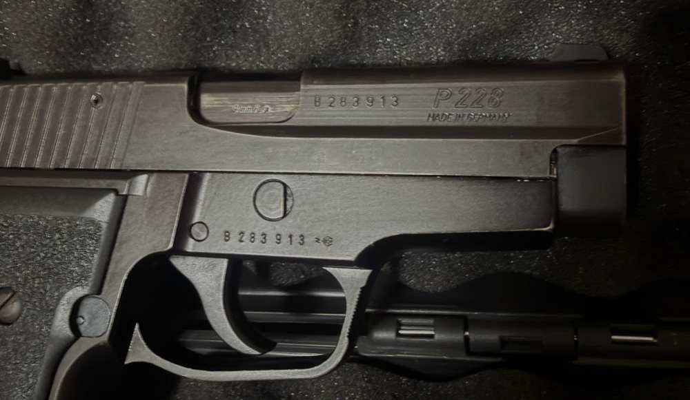 German Sig-Sauer P228 9mm Para Semi-Auto Pistol, Mfd: 1998-img-3