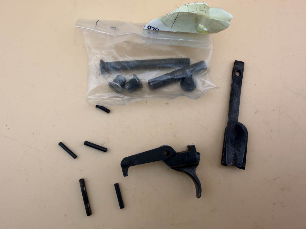 LARGE Lot of WINCHESTER Lever Action Small Parts-img-5