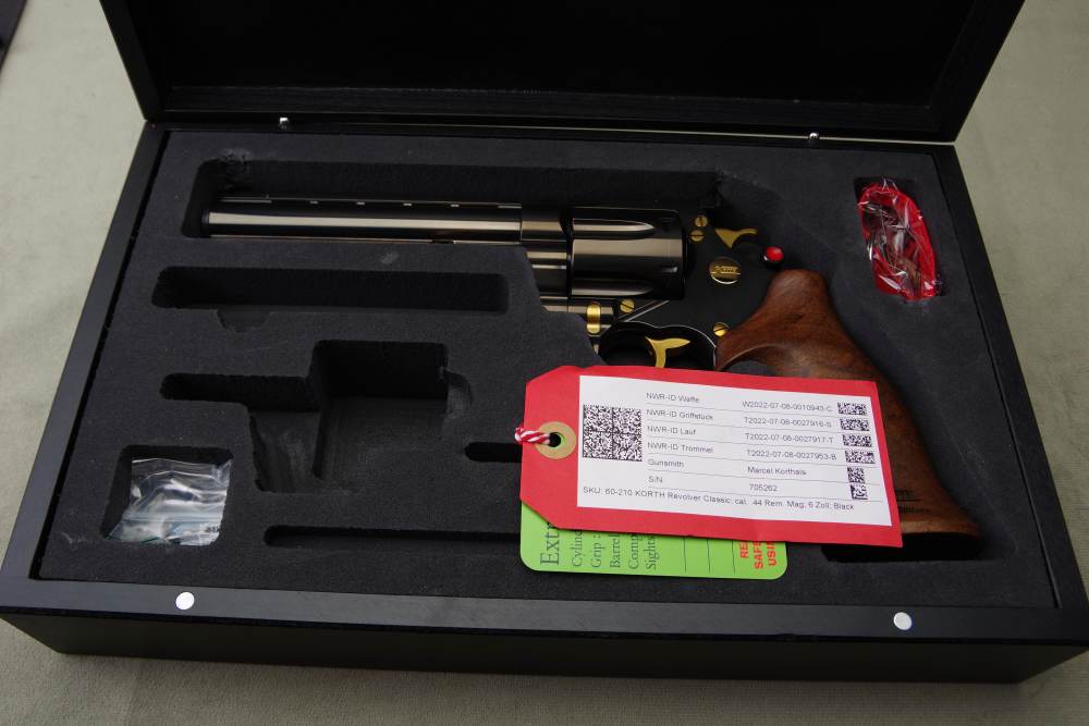Exceptional & Scarce 2020 Korth Classic 44 Mag 6'' Black DLC 100% NIB-img-39