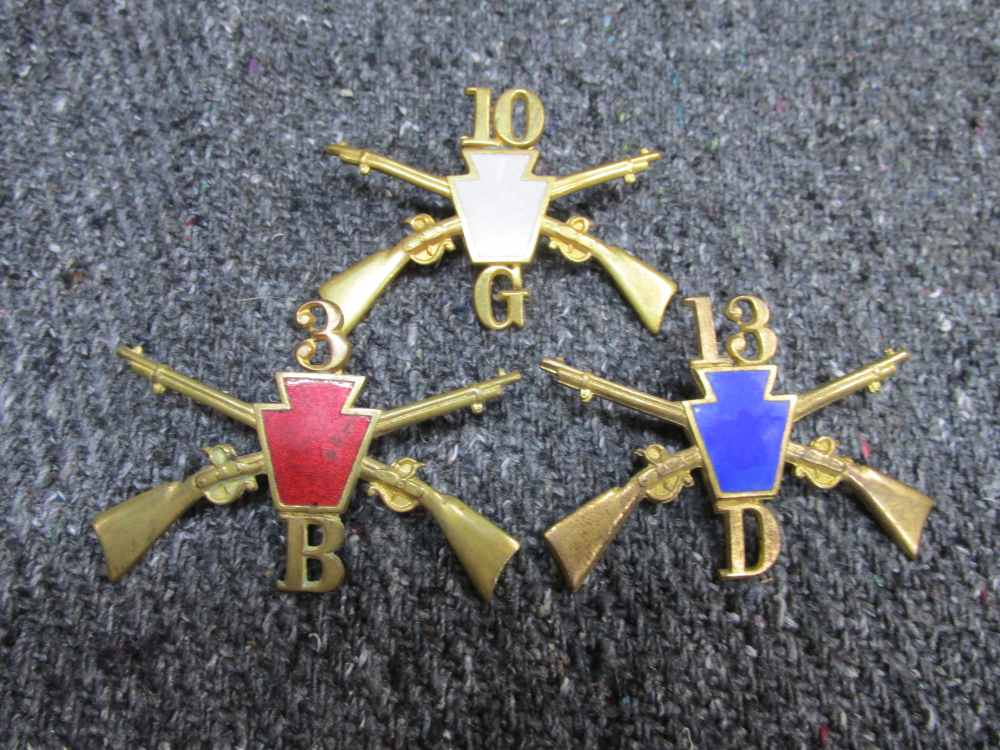 3 VINTAGE U.S. INFANTRY CAP BADGES, PENNSYLVANIA NATIONAL GUARD, ASSORTED-img-0