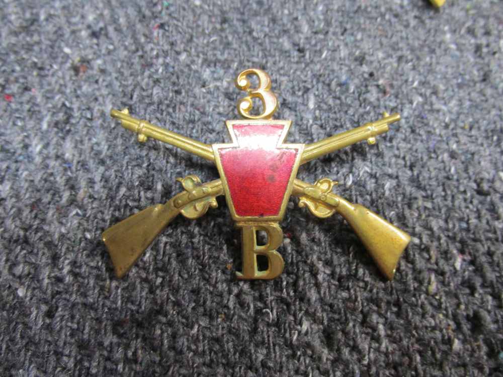 3 VINTAGE U.S. INFANTRY CAP BADGES, PENNSYLVANIA NATIONAL GUARD, ASSORTED-img-5