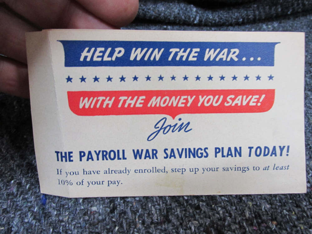 13 PIECES WWII ERA HOMEFRONT/WAR BOND PINS, ALL DIFFERENT, LEAFLET-img-3