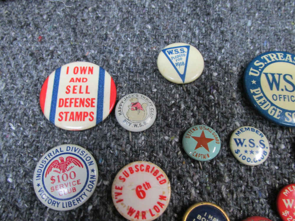 13 PIECES WWII ERA HOMEFRONT/WAR BOND PINS, ALL DIFFERENT, LEAFLET-img-6