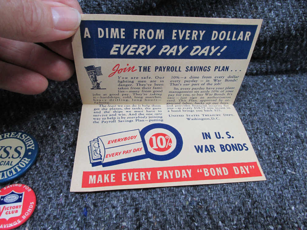13 PIECES WWII ERA HOMEFRONT/WAR BOND PINS, ALL DIFFERENT, LEAFLET-img-2