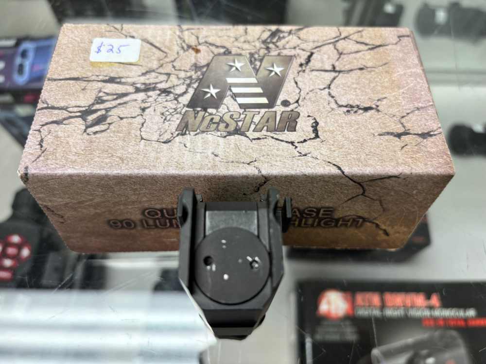 NcStar Quick Release 90 Lumen Flashlight-img-1