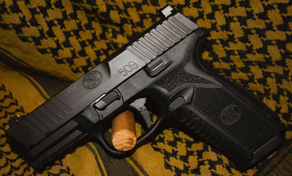 FNH 509 Like New 3 Mags High Capacity Concealed Carry -img-1