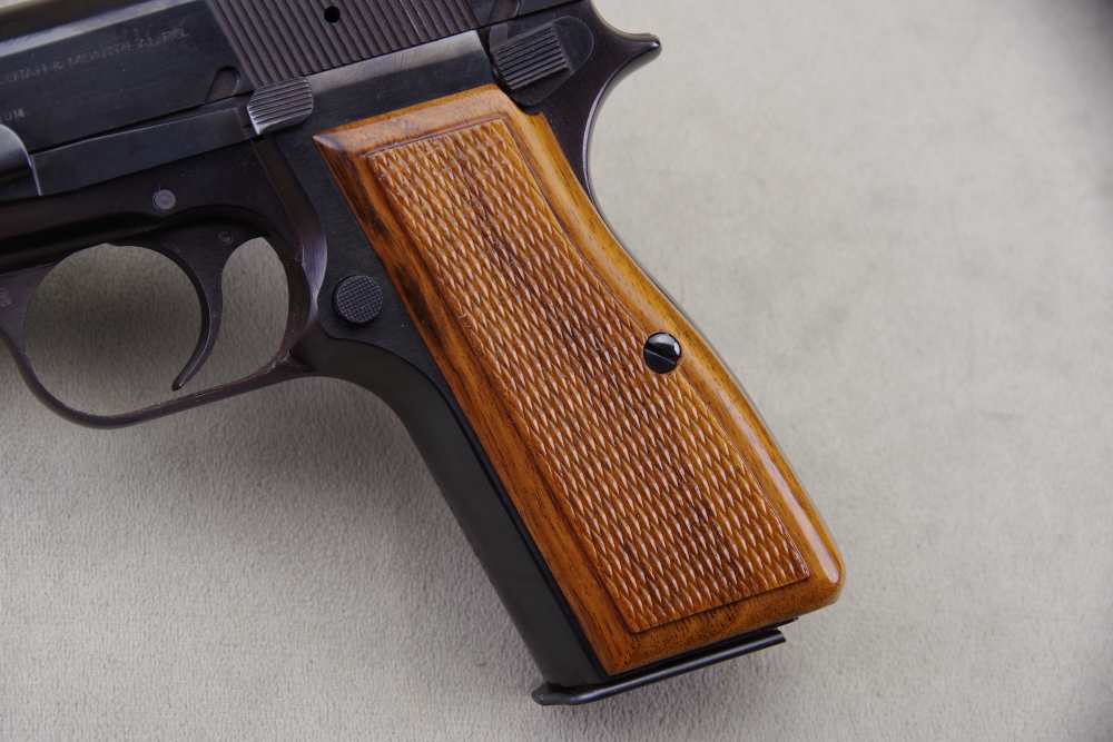 All Original 1972 Browning Hi-Power 9mm 4.5'' Blue 99%-img-8