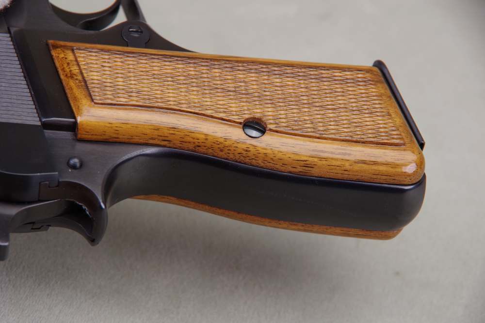All Original 1972 Browning Hi-Power 9mm 4.5'' Blue 99%-img-18