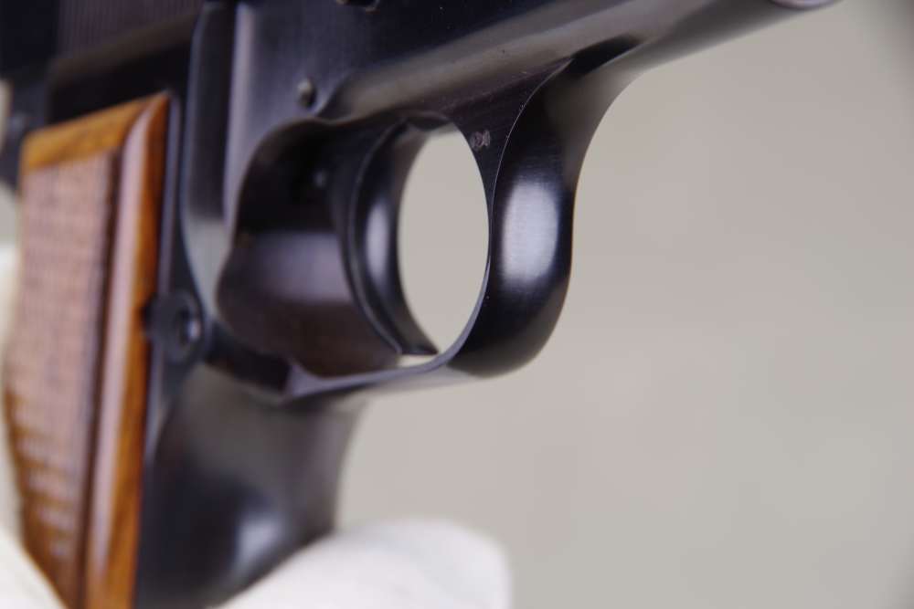 All Original 1972 Browning Hi-Power 9mm 4.5'' Blue 99%-img-20
