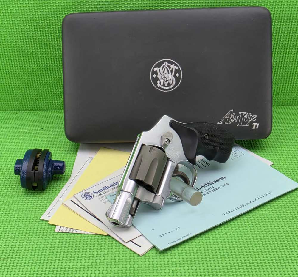S&W SMITH & WESSON 332 Ti AIRLITE TITANIUM 32 H&R MAG MADE 1999 ONLY + BOX -img-0