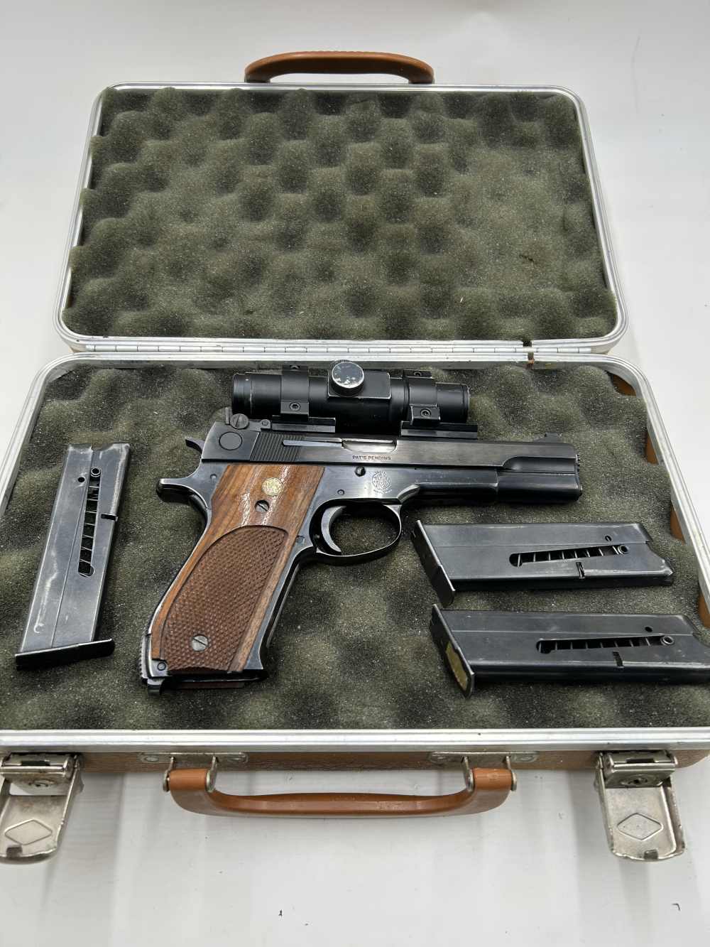 S&W 52-2 -3 mags-Dot and case-img-6