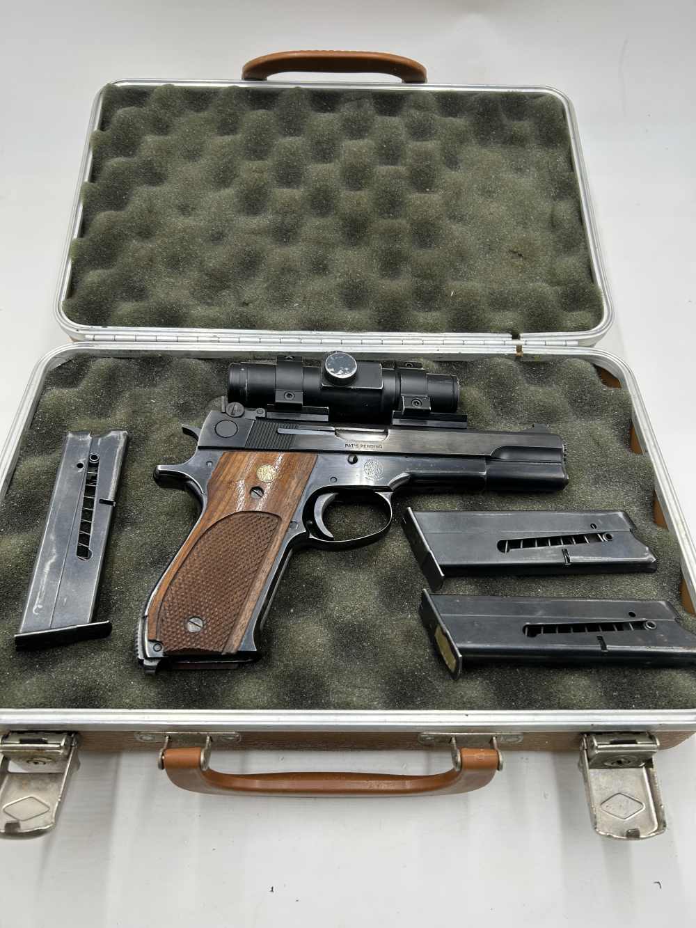 S&W 52-2 -3 mags-Dot and case-img-5