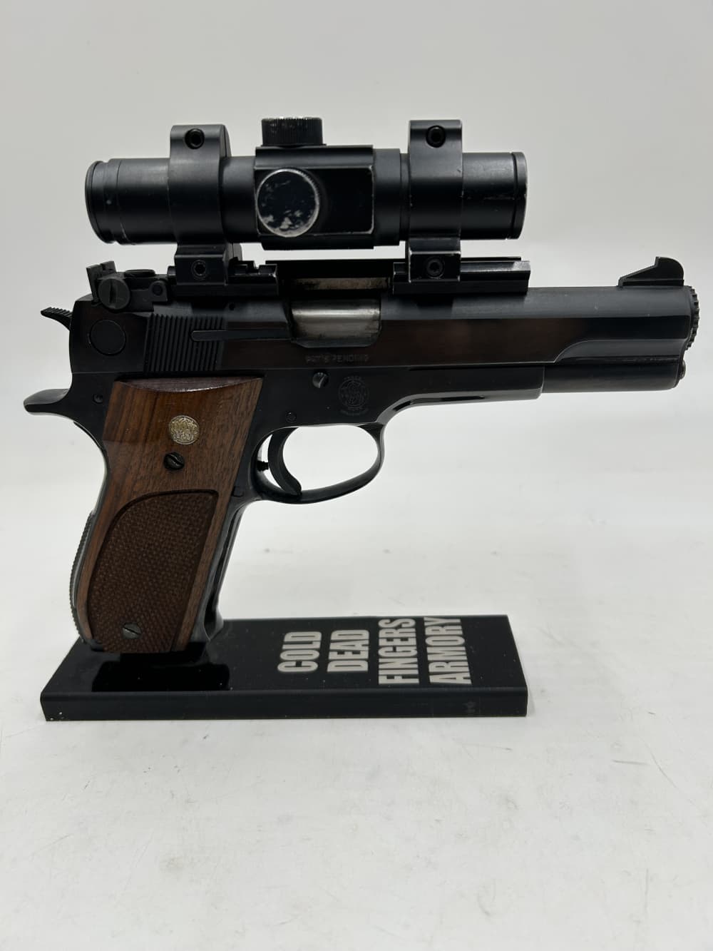 S&W 52-2 -3 mags-Dot and case-img-1