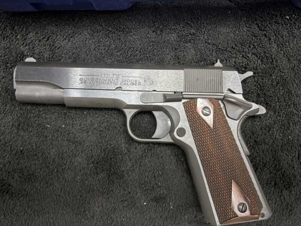 COLT 1911 GOVERNMENT MODEL .45ACP-img-5