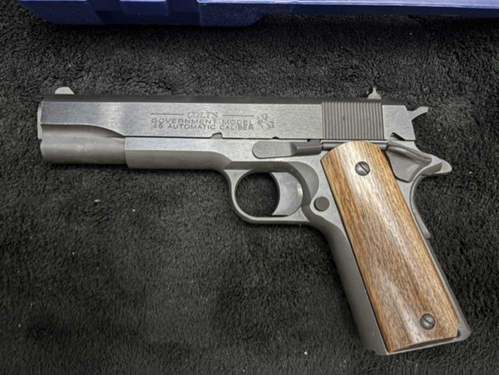 COLT 1911 GOVERNMENT MODEL .45ACP-img-0