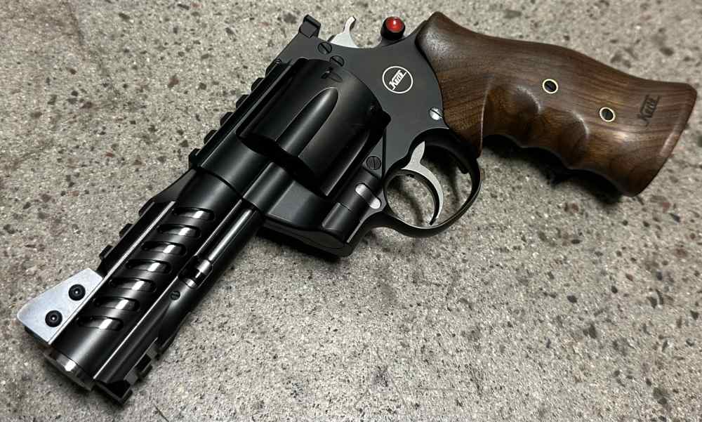 Nighthawk Custom Korth NXR 44 Magnum 4" Revolver .44 MAG Walnut 0414-img-3