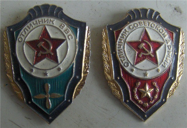 2 Soviet Russian qualification badges: Infantry and Air Force-img-0
