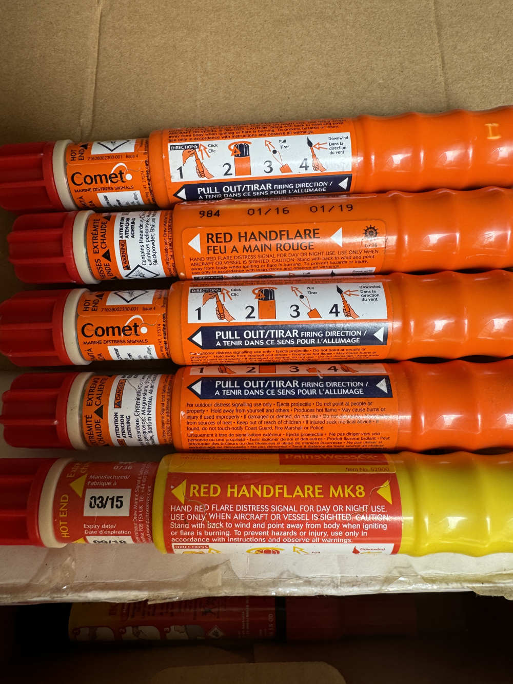 SURVIVAL HAND FLARES MARINE GRADE SEARCH RESCUE ILLUMINATION LIGHT -img-0