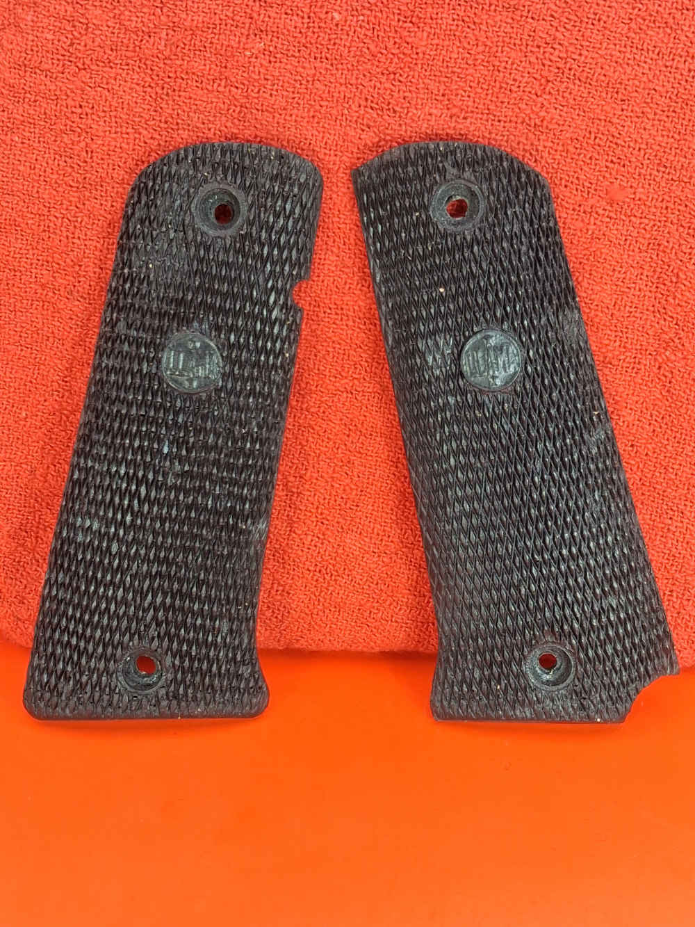 Llama IX A .45 Pistol grips -img-0