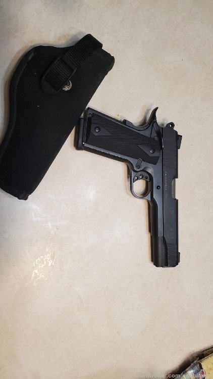 Taurus PT 1911 semi auto  45 acp vg cond with holster  and extras-img-1