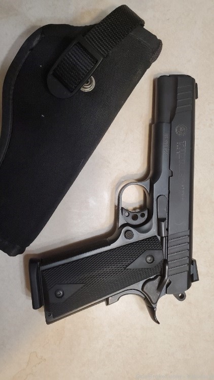 Taurus PT 1911 semi auto  45 acp vg cond with holster  and extras-img-2